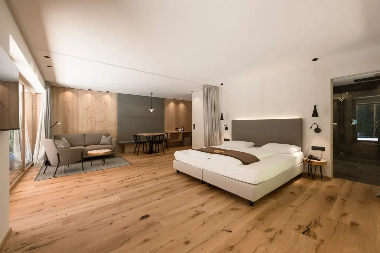 Naturhotel Rainer in Ratschings – Geräumige Suite mit Schlaf- und Wohnbereich | Wellnesshotel Südtirol