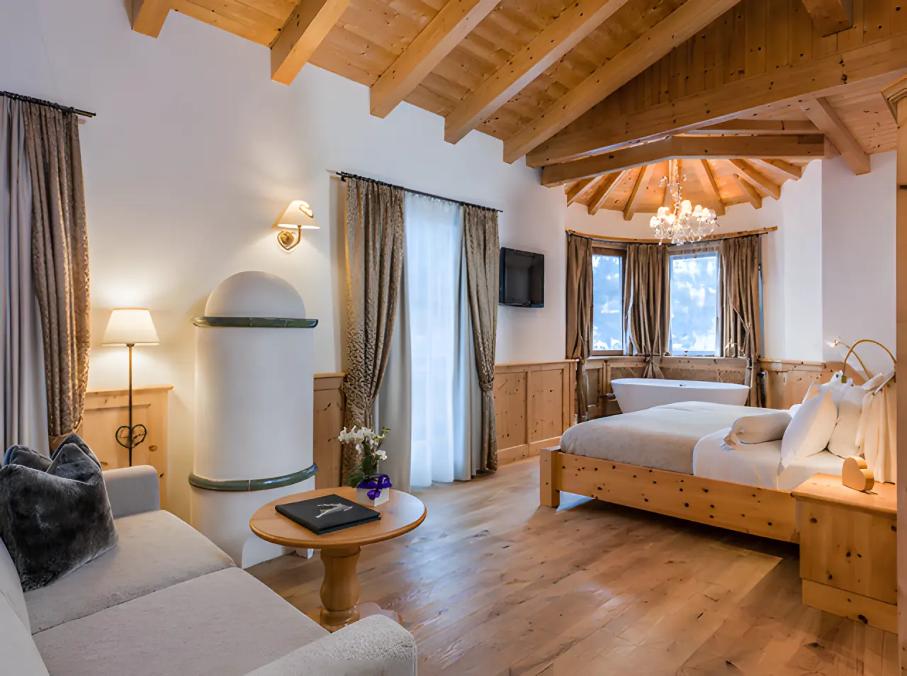 Alpin Garden Luxury Maison & Spa in St. Ulrich in Gröden – Gemütliches Doppelzimmer mit Badewanne und Kamin | Wellnesshotel Gröden
