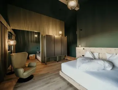 Green Luxury Hotel Pfösl in Welschnofen – Geräumiges Doppelzimmer mit gemütlicher Sitzecke | Wellnesshotel Südtirol