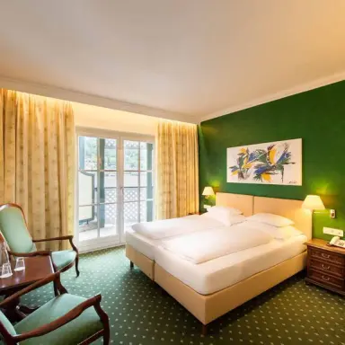 Seeglück Hotel Forelle in Millstatt am See – Gemütliches Doppelzimmer mit Balkon und Seeblick | Wellnesshotel Kärnten