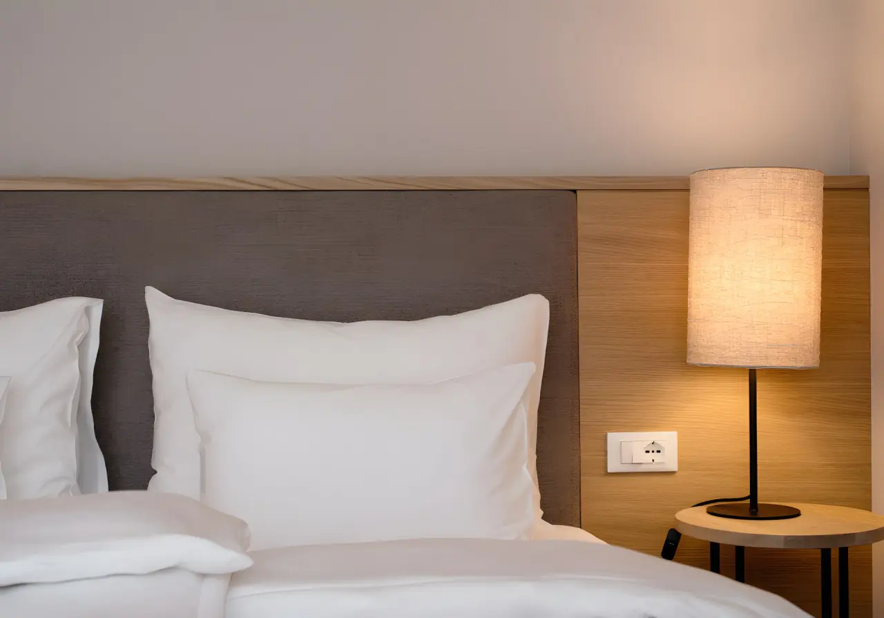 Hotel Schwarzschmied in Marling – Modernes Hotelzimmer mit bequemen Betten | Wellnesshotel Südtirol