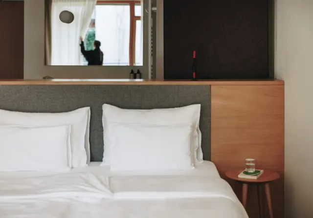 Hotel Schwarzschmied in Marling – Stilvolles Doppelzimmer mit minimalistischem Design | Wellnesshotel Südtirol