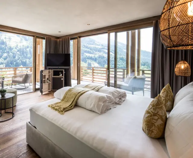 ANDREUS Golf & Spa Resort in Schenna – Komfortables Zimmer mit Panorama-Bergblick und Balkon | Wellnesshotel Südtirol