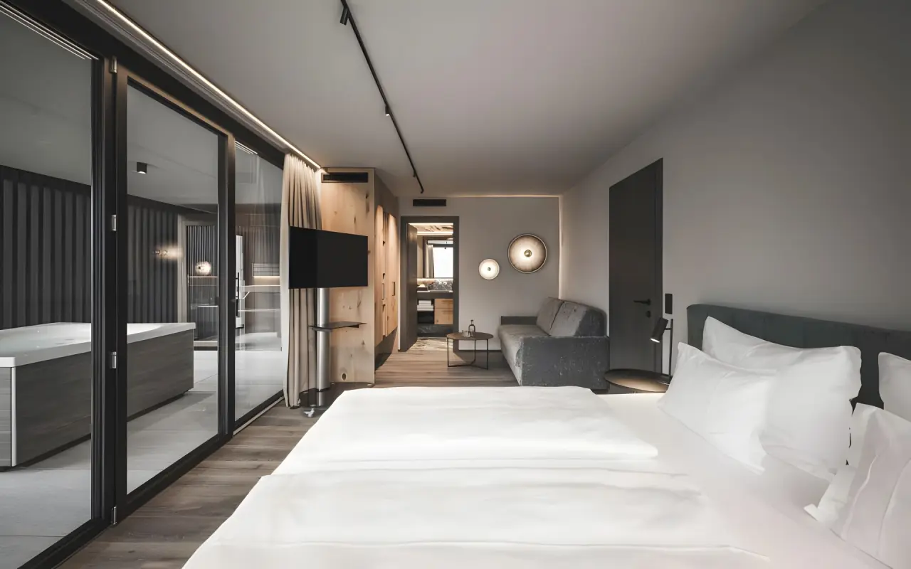 SomVita Suites in Dorf Tirol – Luxuriöse Suite mit privatem Whirlpool | Wellnesshotel Südtirol
