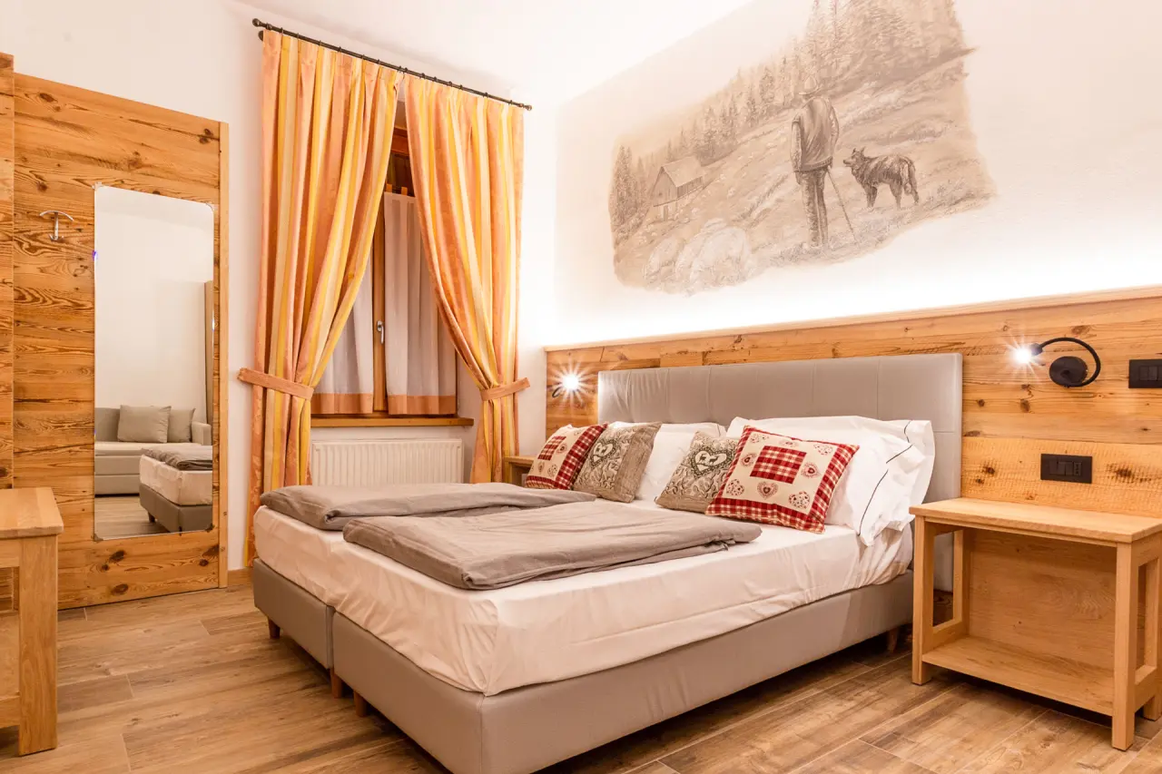 Hotel Santa Maria Swimming & Wellness in Pejo – Gemütliches Doppelzimmer mit Holzelementen | Wellnesshotel Trentino