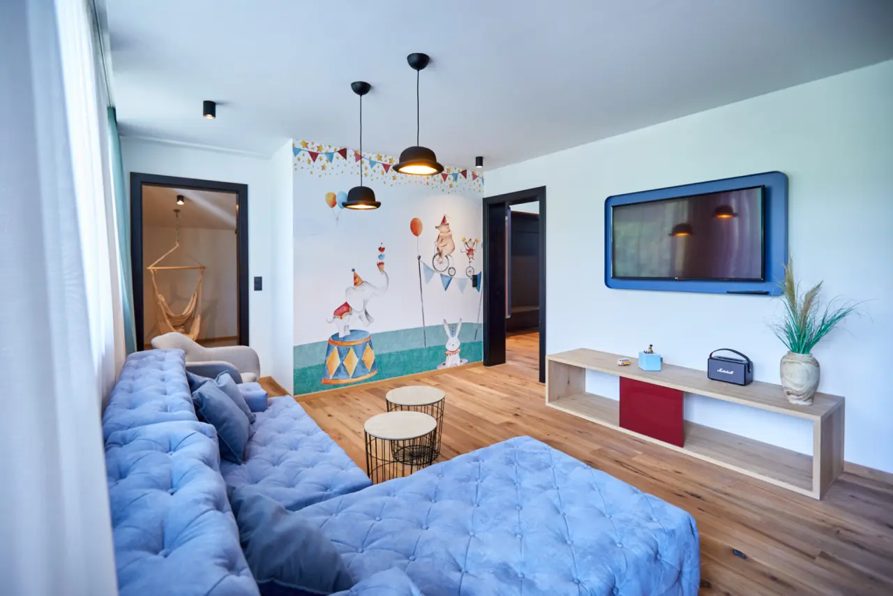 Familienhotel EdeR FriDa in Maria Alm – Geräumige Familiensuite mit Spielbereich | Wellnesshotel Salzburg