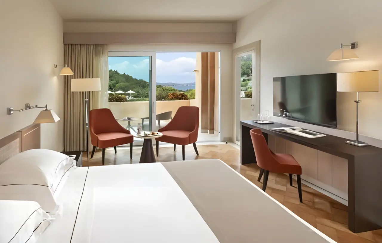 L'Ea Bianca Luxury Resort in Baja Sardinia – Hotelzimmer mit Meerblick und Balkon | Wellnesshotel Sardinien