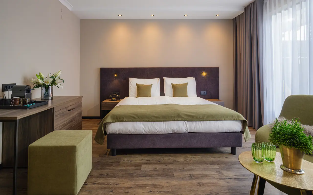 Hotel Tirolensis in Marling – Komfortables Doppelzimmer mit Kaffeestation | Wellnesshotel Südtirol