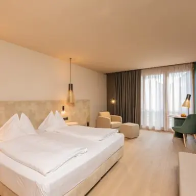 Hotel Therme Meran in Meran – Helles Doppelzimmer mit modernem Design | Wellnesshotel Südtirol