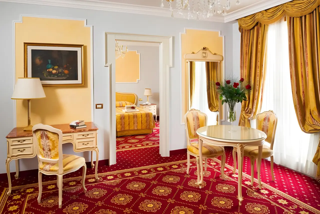 Hotel Terme Metropole in Abano Terme – Klassische Suite mit Sitzbereich und Durchgang | Wellnesshotel Venetien