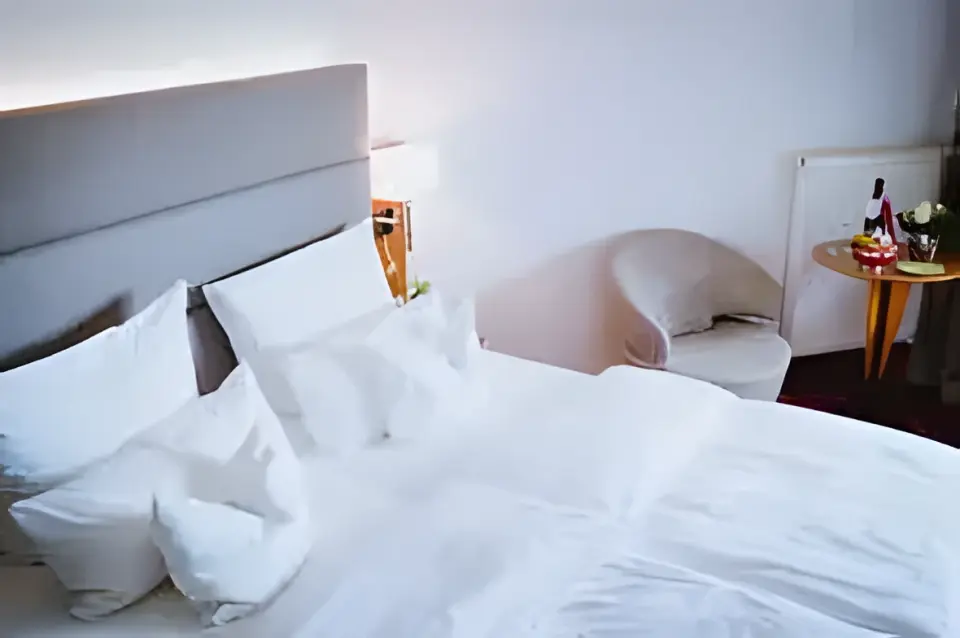 Hotel Drei Birken in Bad Rothenfelde – Gemütliches Hotelbett mit Willkommensgruß | Wellnesshotel Teutoburger Wald