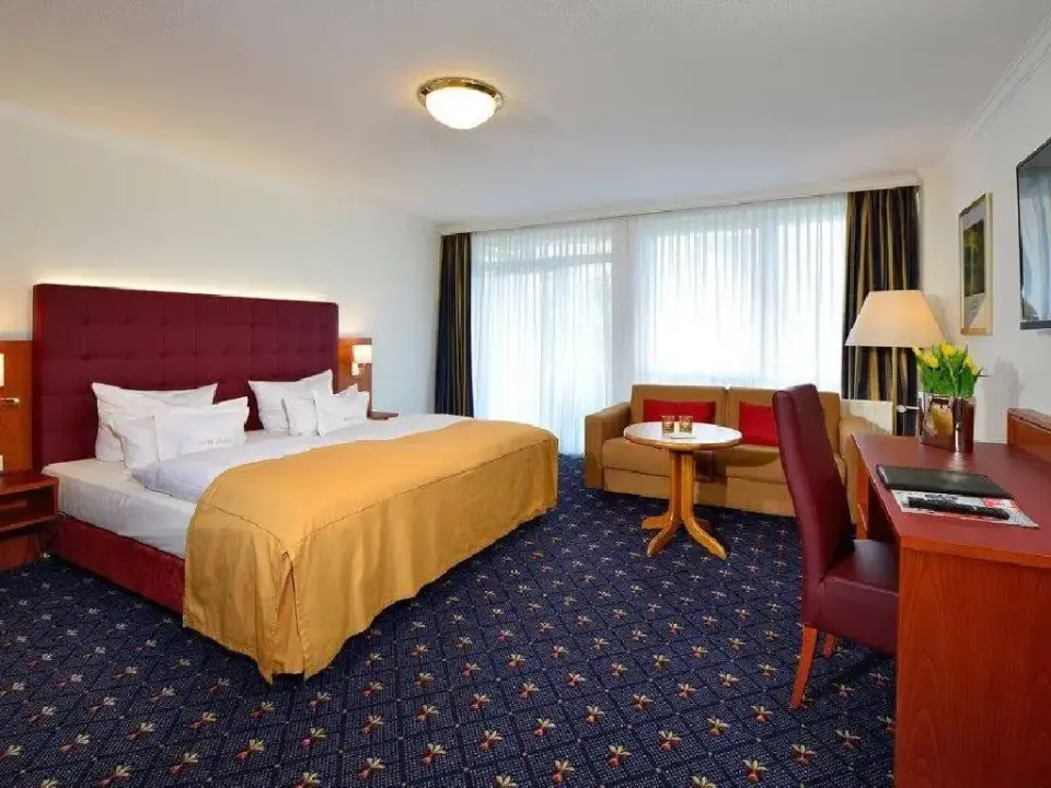 Hotel Drei Birken in Bad Rothenfelde – Geräumiges Hotelzimmer mit Doppelbett und Sitzbereich | Wellnesshotel Teutoburger Wald