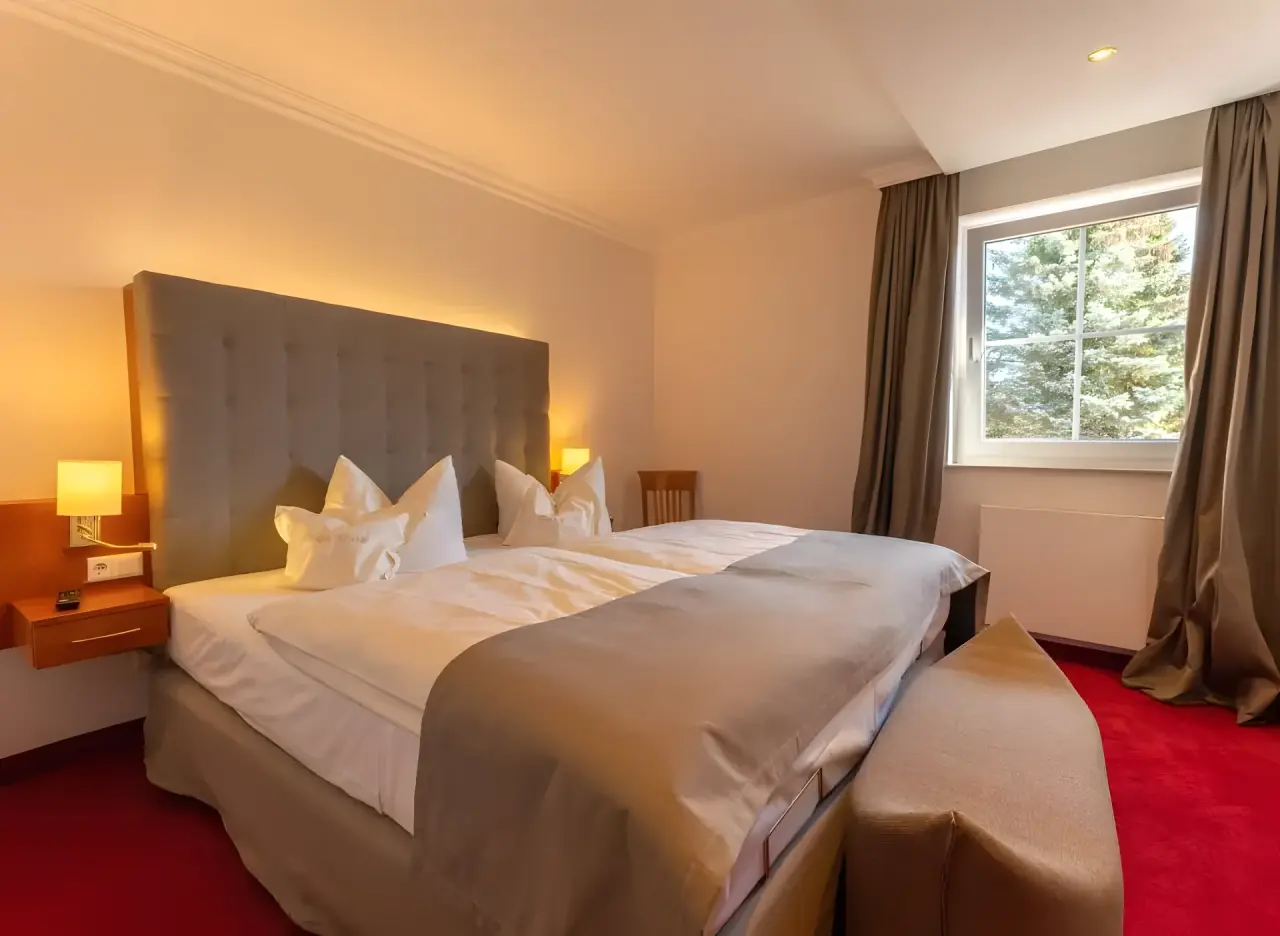 Hotel Drei Birken in Bad Rothenfelde – Komfortables Doppelbett im Hotelzimmer | Wellnesshotel Teutoburger Wald