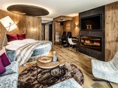 Schwarzenstein - Alpin Luxury Spa Resort in Luttach – Luxuriöse Suite mit Kamin und Rundbett | Wellnesshotel Südtirol
