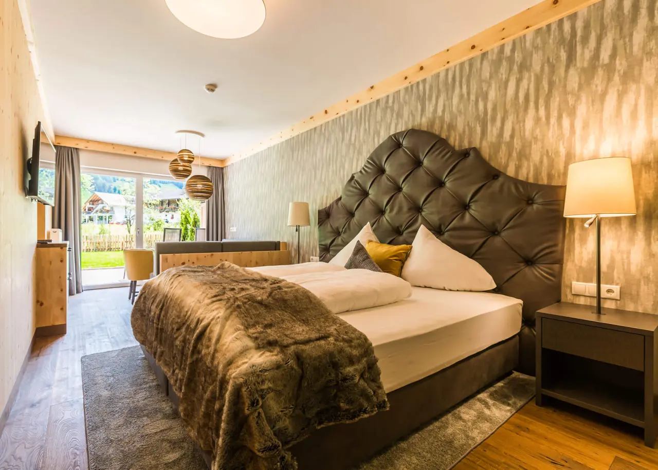 Hotel Magdalenahof in St. Martin in Gsies – Gemütliches Doppelzimmer mit Bergblick | Wellnesshotel Gsiesertal