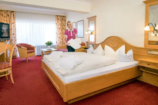 Wellness-Privathotel Post an der Therme in Badenweiler – Komfortables Hotelzimmer mit Personal | Wellnesshotel Südschwarzwald