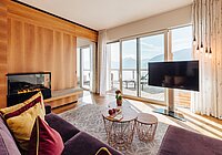 Hotel Hohenwart in Schenna – Moderne Suite mit Kamin und Bergblick | Wellnesshotel Südtirol