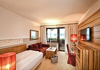 Hotel Hohenwart in Schenna – Modernes Einzelzimmer mit Balkon und Ausblick | Wellnesshotel Südtirol