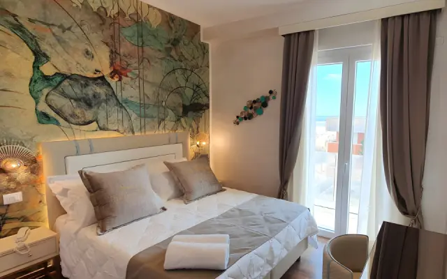 Amsterdam Suite Hotel & SPA in Rimini – Helles Doppelzimmer mit Balkon und Meerblick | Wellnesshotel Adria