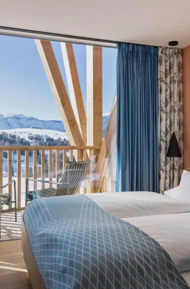 ICARO Hotel in Kastelruth – Komfortables Doppelzimmer mit Bergblick vom Balkon | Wellnesshotel Südtirol