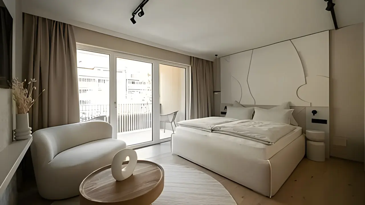 Sonnen Resort in Naturns – Helles Doppelzimmer mit modernem Design und Balkon | Wellnesshotel Südtirol