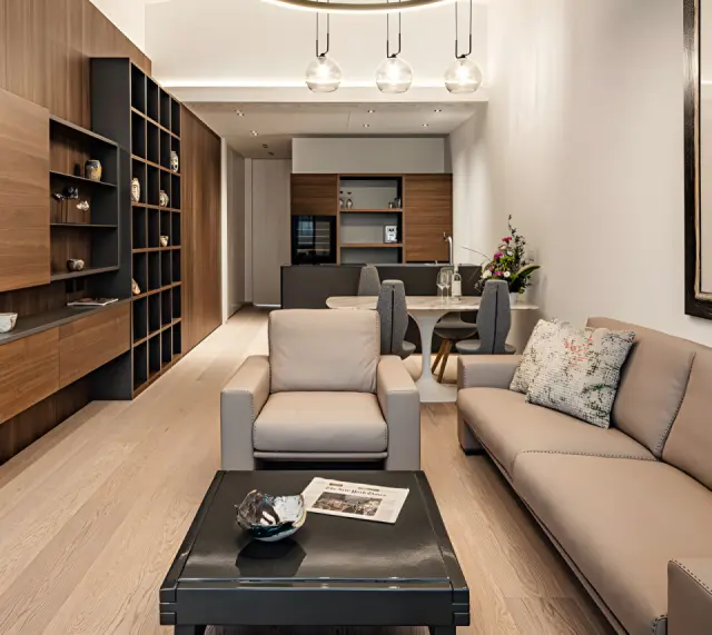 ARIA Retreat & SPA in Cima di Porlezza – Elegantes Wohnzimmer mit Essbereich und Holzelementen | Wellnesshotel Luganersee