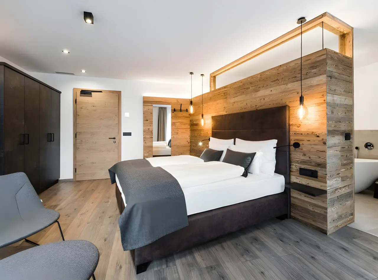 matill - timeless boutique retreat in Latsch – Modernes Doppelzimmer mit Badewanne | Wellnesshotel Südtirol
