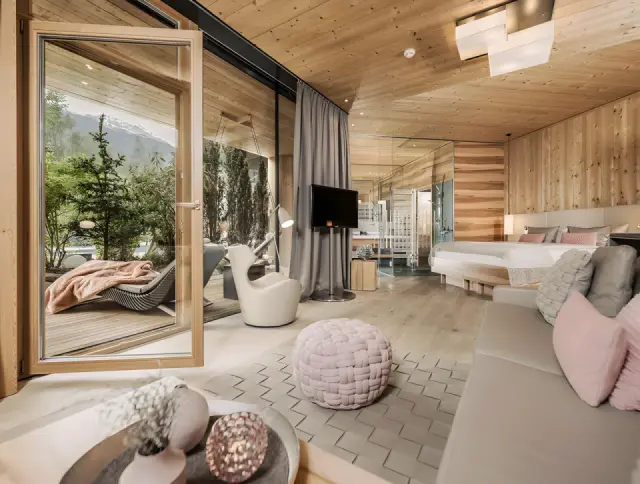 Naturhotel Waldklause in Längenfeld – Suite mit Terrasse und direktem Zugang zur Natur | Wellnesshotel Ötztal