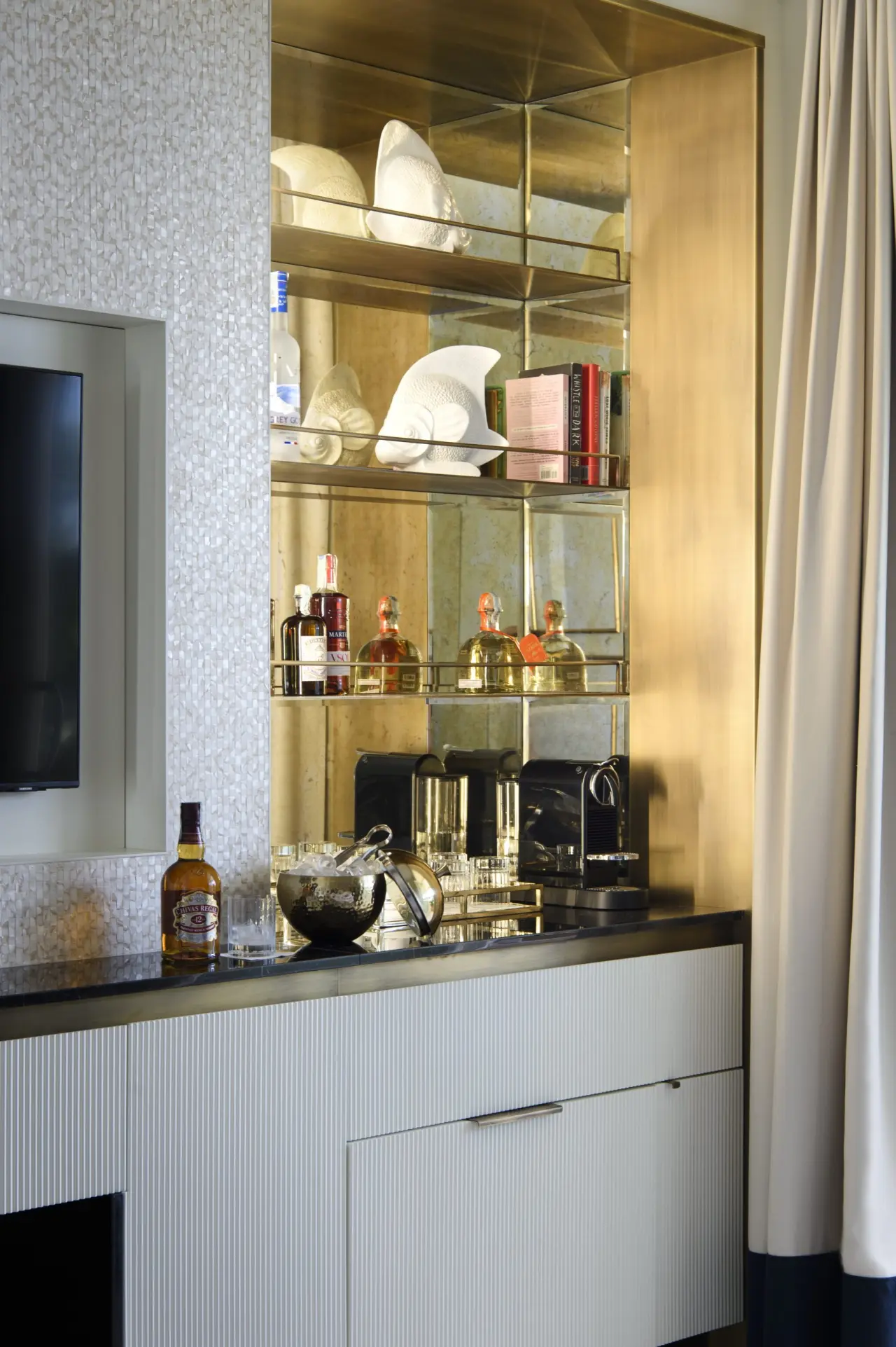 Villa Marina Capri in Capri – Elegante Minibar im Hotelzimmer | Wellnesshotel Capri