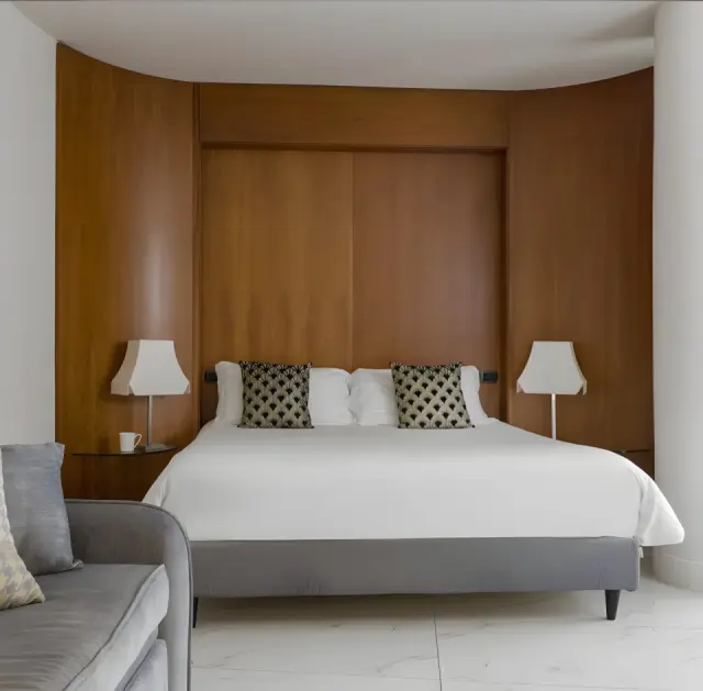 Savoia Rimini Hotel in Rimini – Modernes Doppelzimmer mit Holzelementen | Wellnesshotel Adria