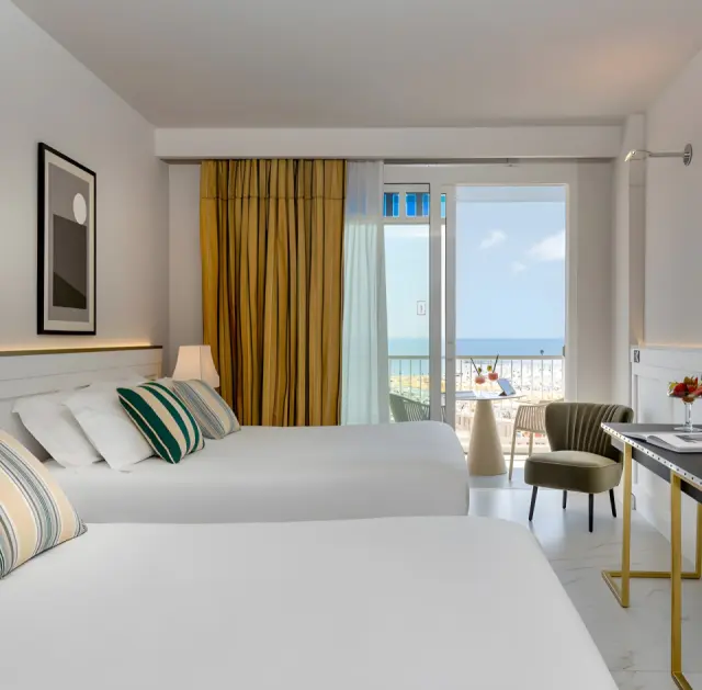 Savoia Rimini Hotel in Rimini – Helles Zweibettzimmer mit Meerblick und Balkon | Wellnesshotel Adria