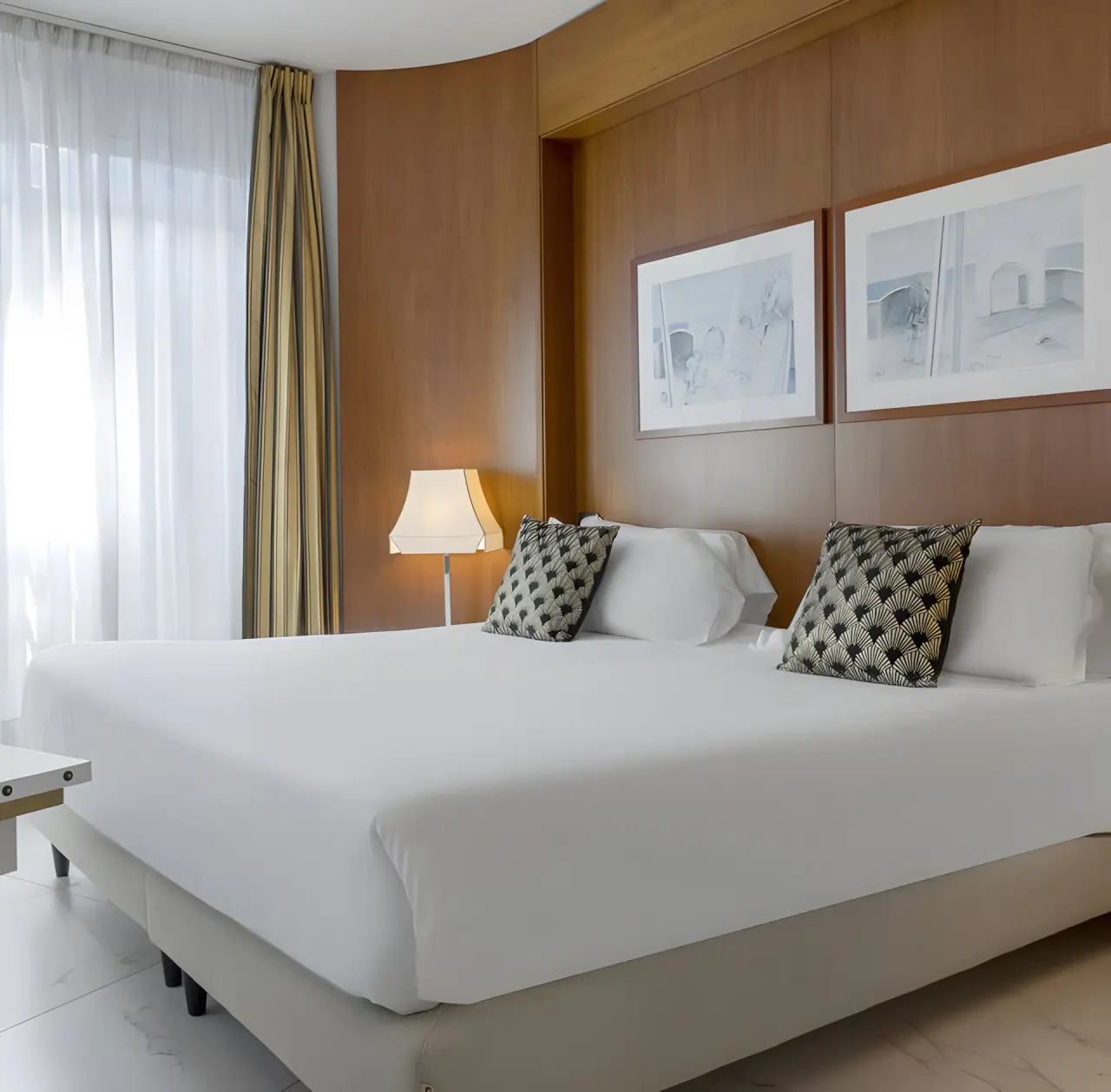 Savoia Rimini Hotel in Rimini – Komfortables Doppelzimmer mit elegantem Holzdekor | Wellnesshotel Adria
