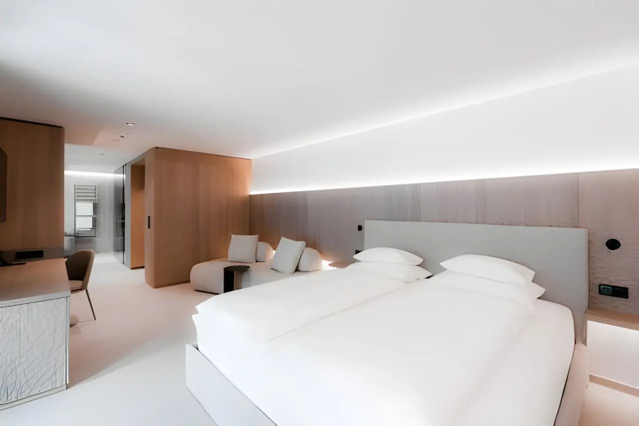Hotel Lanerhof in Ehrenburg (Kiens) – Modernes Doppelzimmer mit Sitzbereich | Wellnesshotel Südtirol