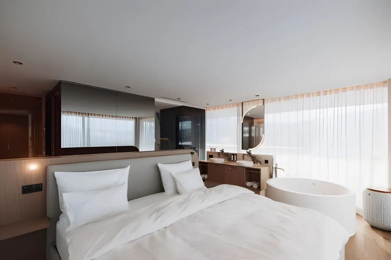 Hotel Lanerhof in Ehrenburg (Kiens) – Exklusive Suite mit runder Badewanne und Komfort | Wellnesshotel Südtirol