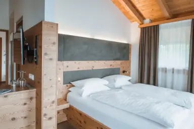 Hotel Lanerhof in Ehrenburg (Kiens) – Gemütliches Doppelzimmer mit Holzelementen | Wellnesshotel Südtirol