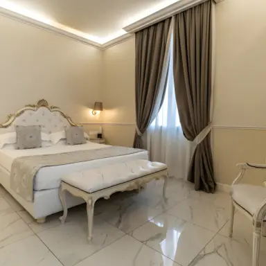 The Moon Boutique Hotel & Spa in Greve in Chianti – Komfortables Hotelzimmer mit stilvollem Bett | Wellnesshotel Toskana