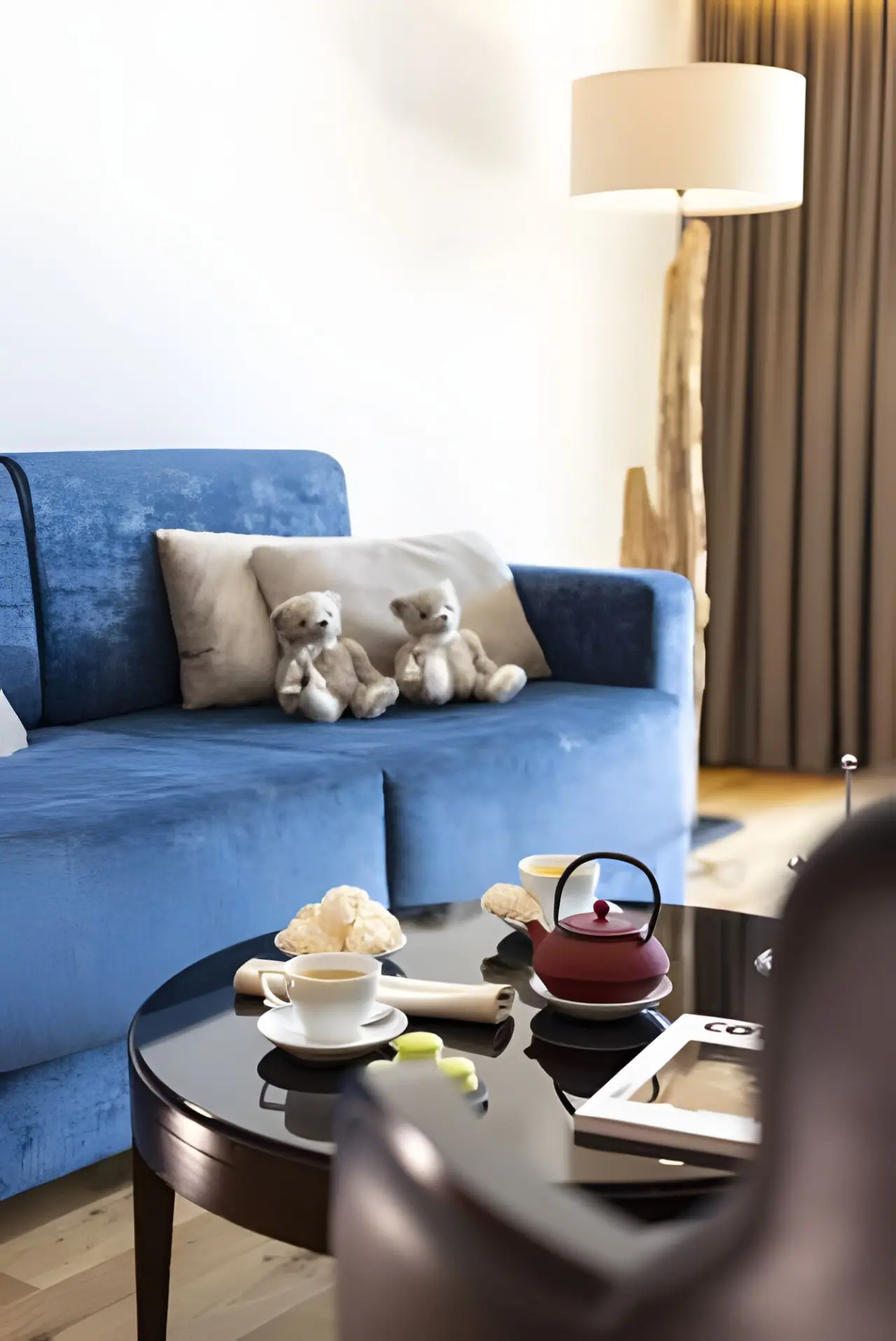 Hotel Cailler in Val-de-Charmey – Gemütliche Teestunde mit Teddybären im Hotel | Wellnesshotel Fribourg
