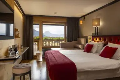 Hotel Cailler in Val-de-Charmey – Komfortables Doppelzimmer mit Bergblick | Wellnesshotel Fribourg