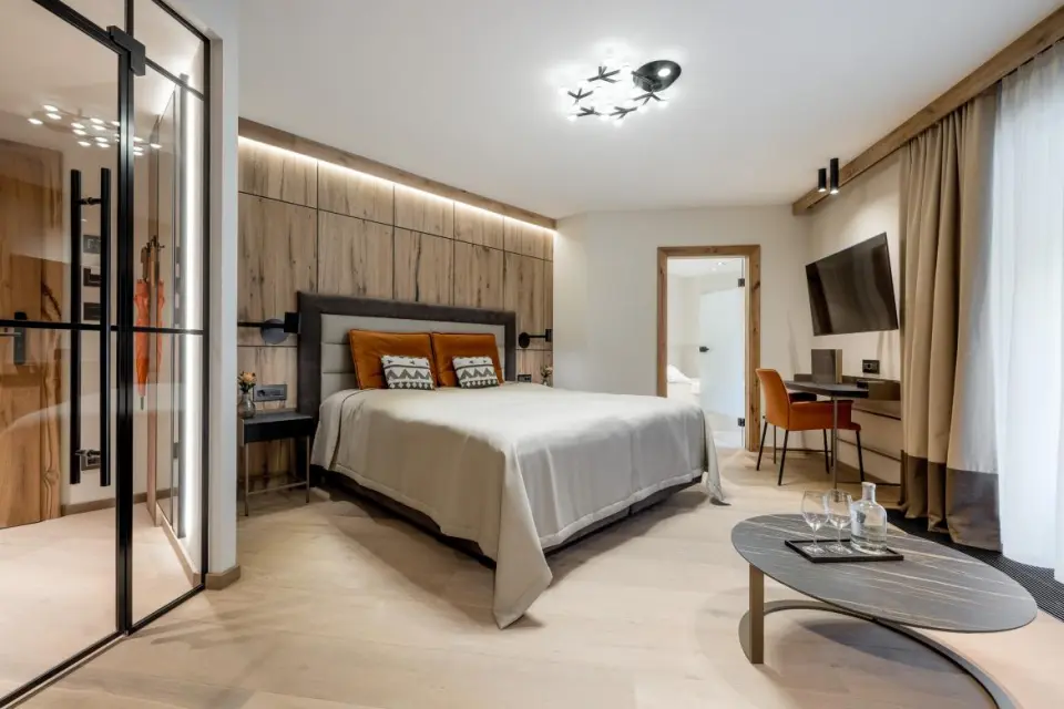 Hotel Das Central in Hochgurgl – Komfortables Doppelzimmer mit Holzelementen | Wellnesshotel Tirol