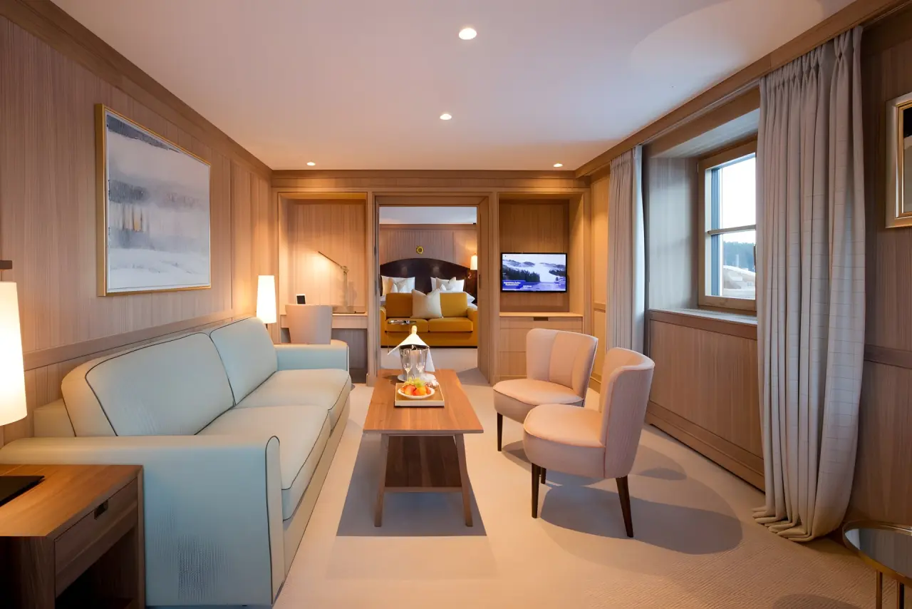 Hotel Sonnenburg in Lech am Arlberg – Elegante Suite mit separatem Wohn- und Schlafbereich | Wellnesshotel Arlberg