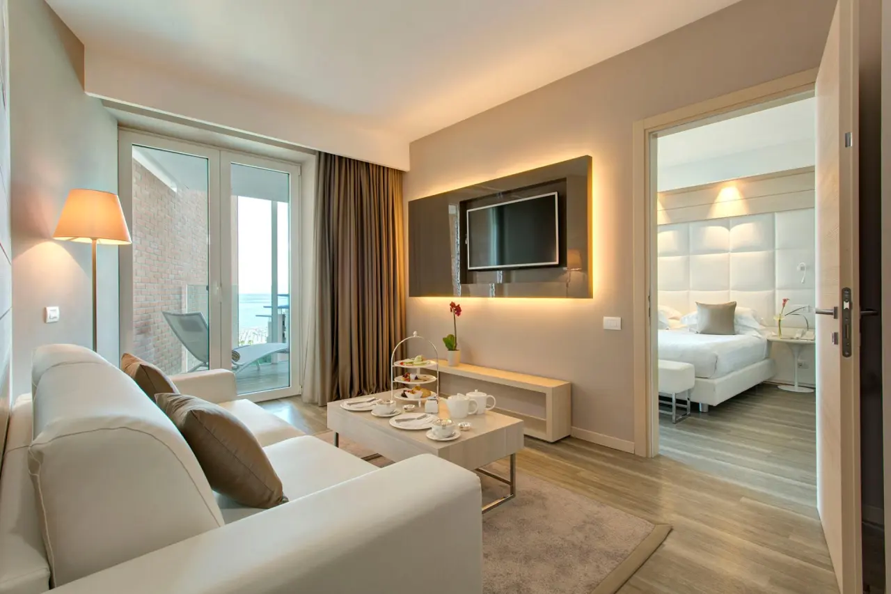 Almar Jesolo Resort&Spa in Jesolo – Geräumige Suite mit Wohnbereich und Meerblick | Wellnesshotel Venetien