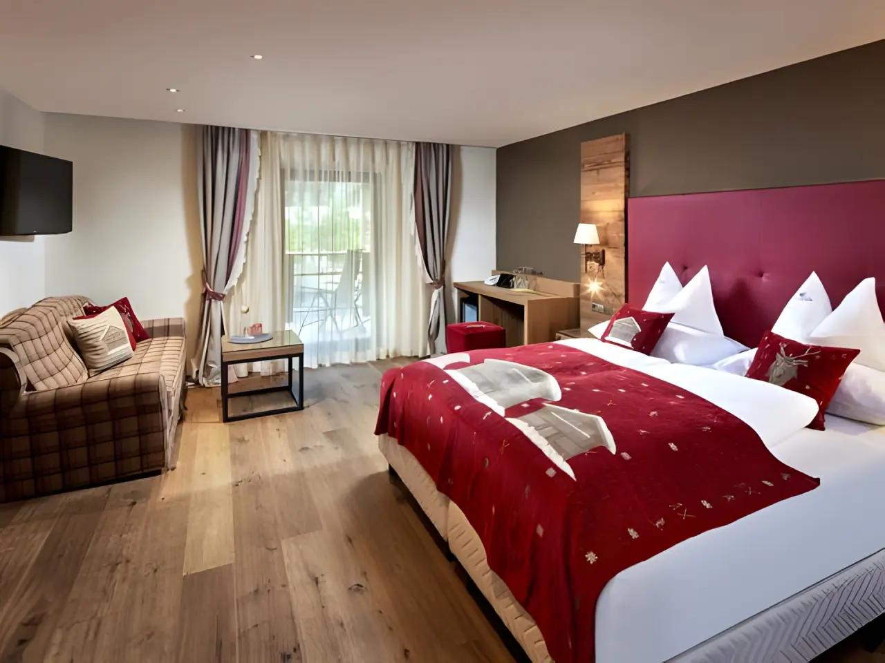 Hotel Quelle - Nature Spa Resort in St. Martin in Gsies – Gemütliches Doppelzimmer im alpinen Stil | Wellnesshotel Gsieser Tal