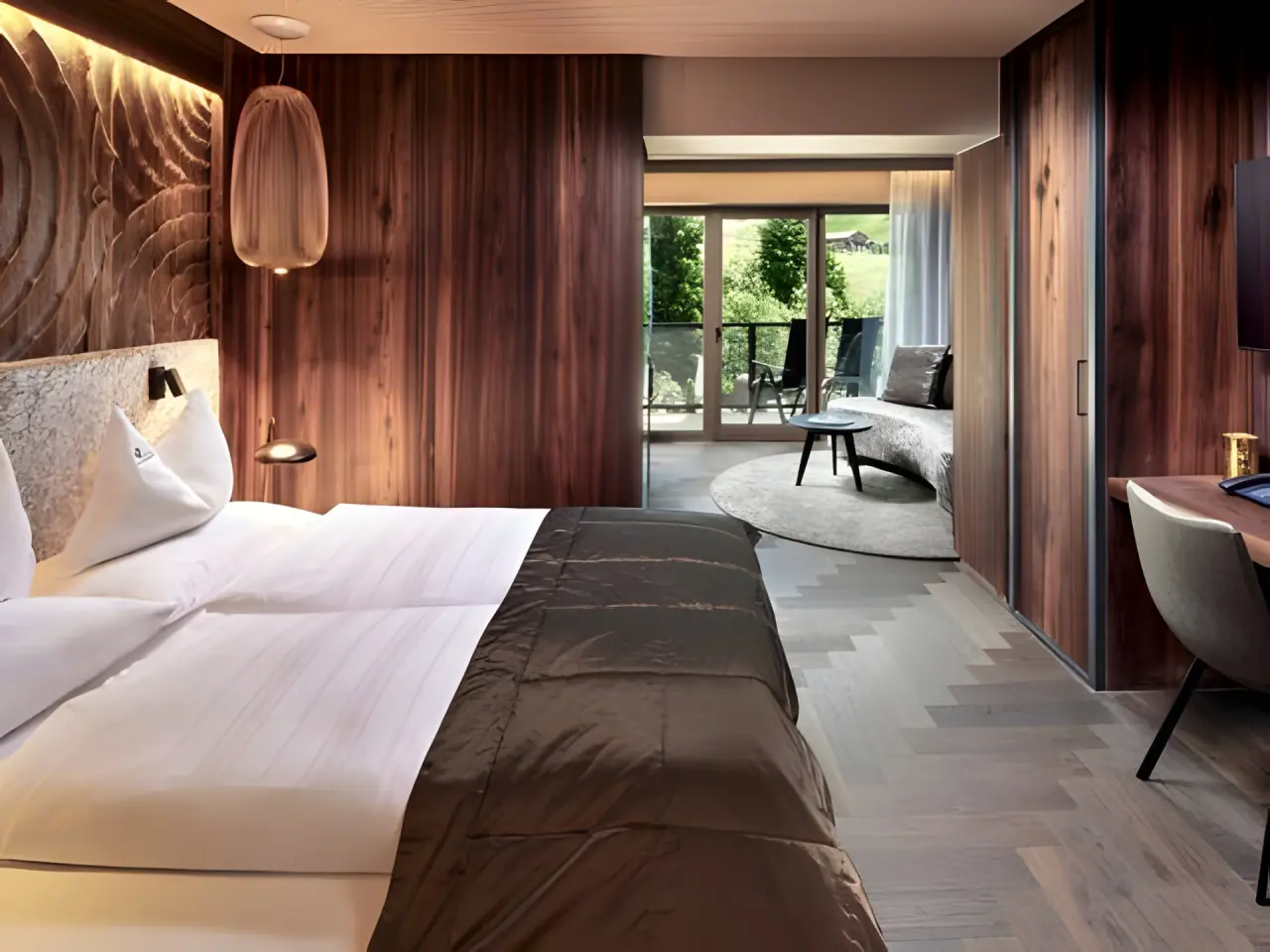 Hotel Quelle - Nature Spa Resort in St. Martin in Gsies – Elegantes Doppelzimmer mit Holzelementen | Wellnesshotel Gsieser Tal