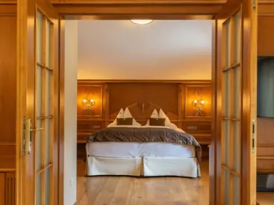 Hotel Quelle - Nature Spa Resort in St. Martin in Gsies – Gemütliches Doppelzimmer mit Holzelementen | Wellnesshotel Gsiesertal