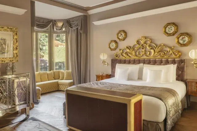Grand Hotel Tremezzo in Bellagio – Luxuriöses Hotelzimmer mit Sofa und antiken Möbeln | Wellnesshotel Comer See