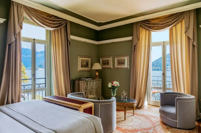 Grand Hotel Tremezzo in Bellagio – Geräumiges Hotelzimmer mit zwei Balkonen und Seeblick | Wellnesshotel Comer See