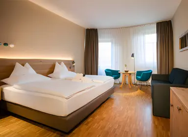 Rogner Bad Blumau in Bad Blumau – Komfortables Doppelzimmer mit Sitzbereich | Wellnesshotel Steiermark
