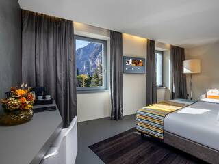 Lido Palace Hotel in Riva del Garda – Komfortables Doppelzimmer mit Bergblick | Wellnesshotel Gardasee