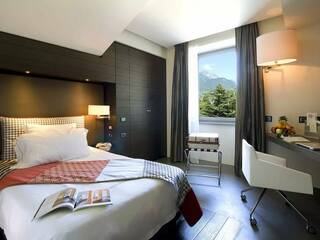 Lido Palace Hotel in Riva del Garda – Helles Doppelzimmer mit Blick auf die Natur | Wellnesshotel Gardasee