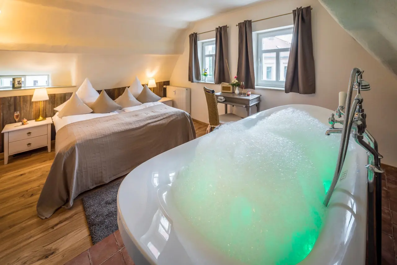 Hotel & Wellness Goldenes Fass in Rathen – Komfortzimmer mit freistehender Badewanne | Wellnesshotel Sächsische Schweiz